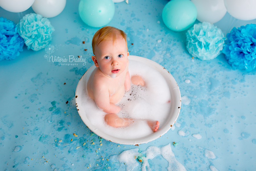 baby boy bath tub and bubbles cake smash session