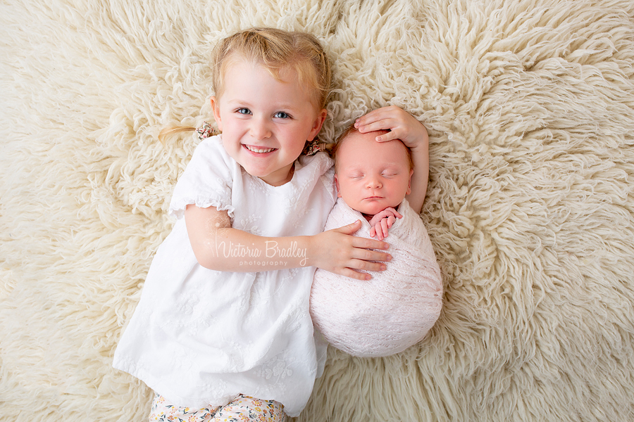 sibling and newborn photography
