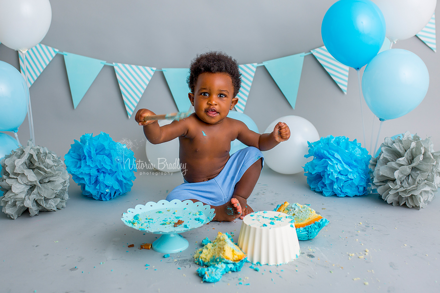 blue and grey cake smash