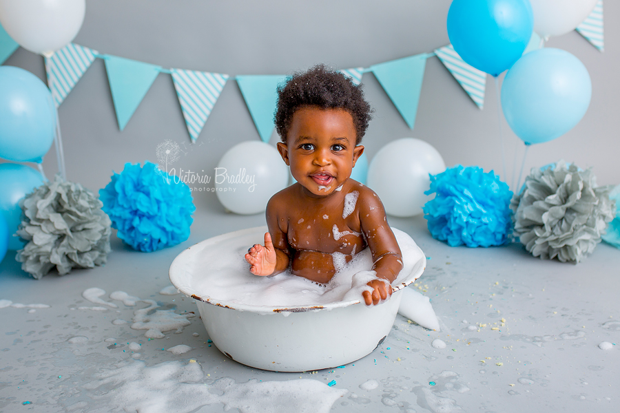 bath tub splash baby photo shoot