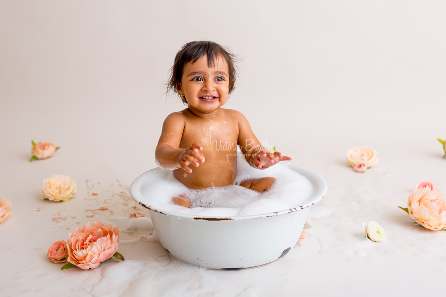 cake smash photography baby girl bath splash
