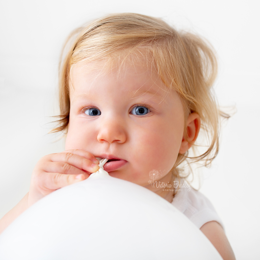 simple and pure baby photography