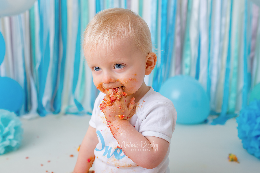 baby boy cake smash photography session.