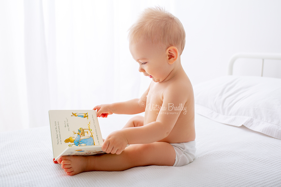 baby boy reading white room photography