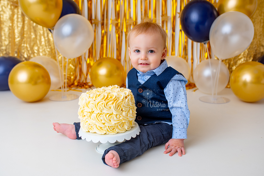 gold and navy cake smash photography