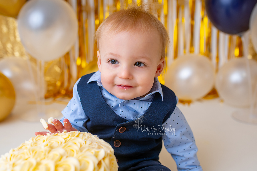 gold and navy cake smash