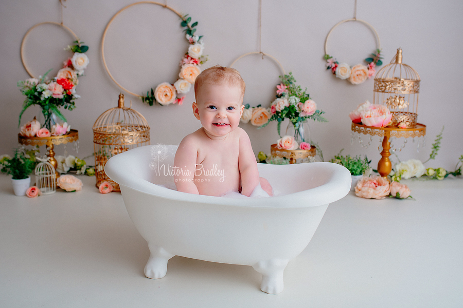 cake smash bubble bath time