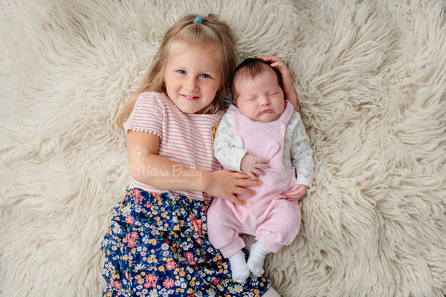 sibling and baby photography