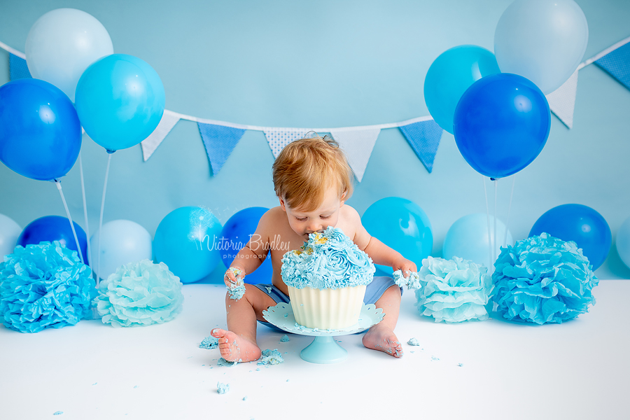 baby boy cake face plant