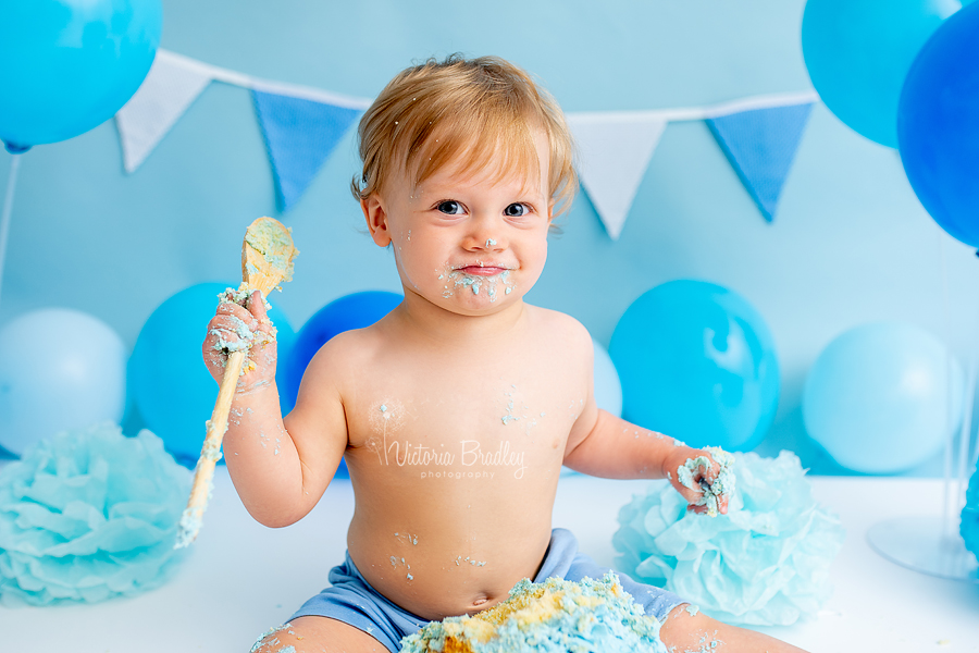 baby cake smash with blues