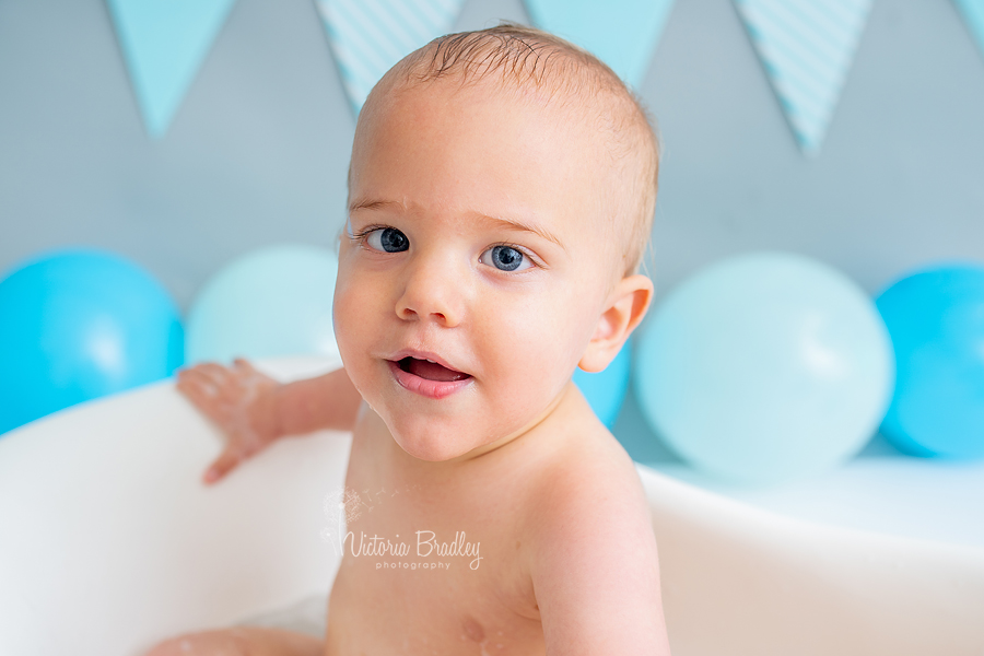 baby in bath tub