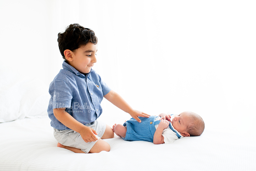 sibling and newborn photography