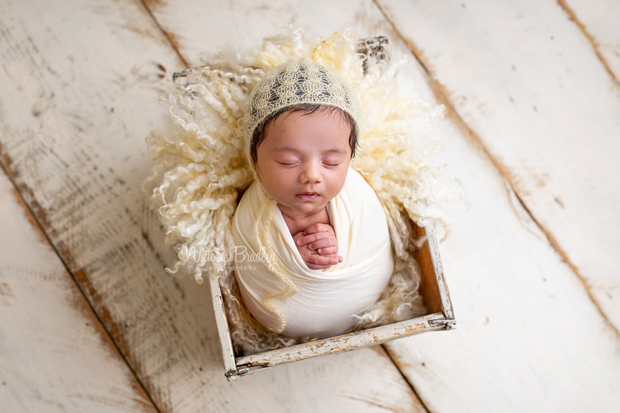 sleepy older newborn photography 