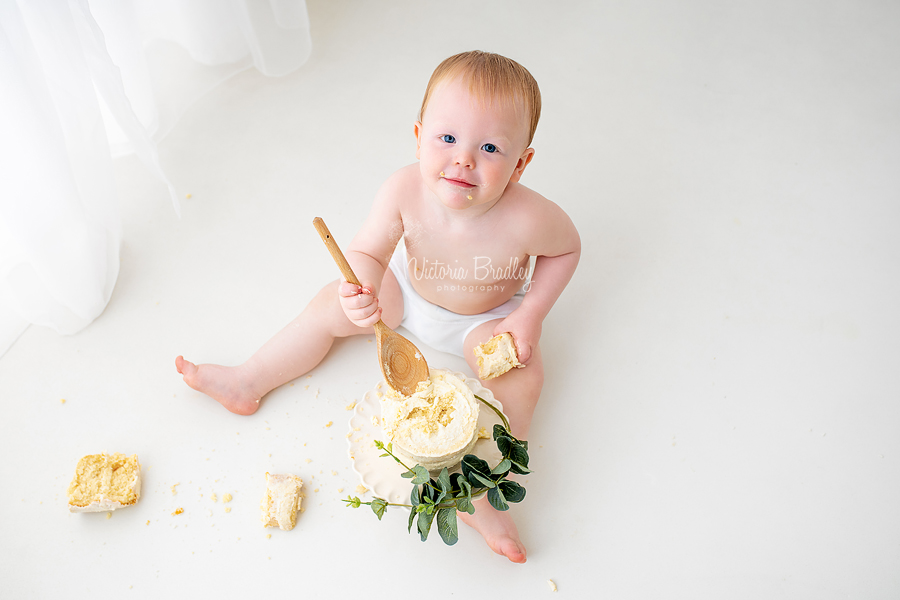 baby with cake 