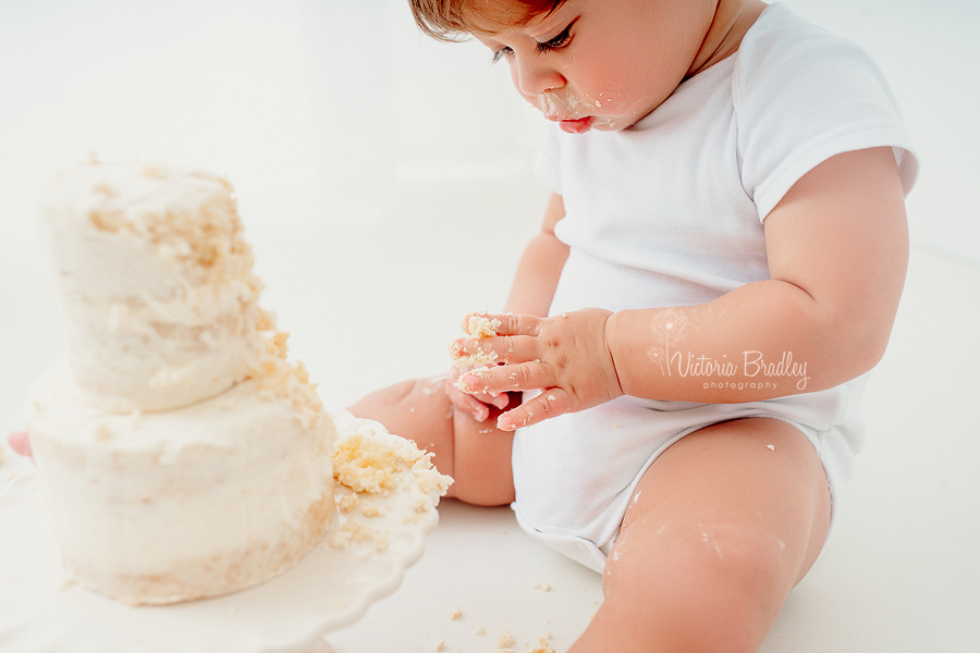 natural baby cake smash photography