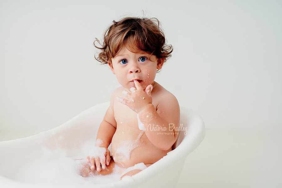 baby boy in bath tub cake smash