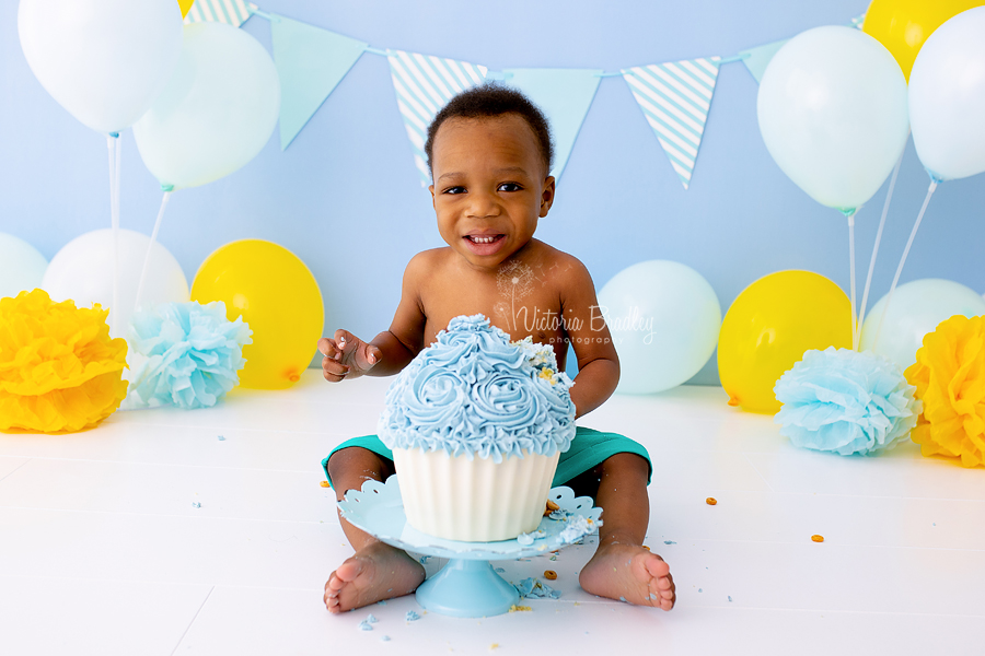 baby boy with giant cupcake cake smash 