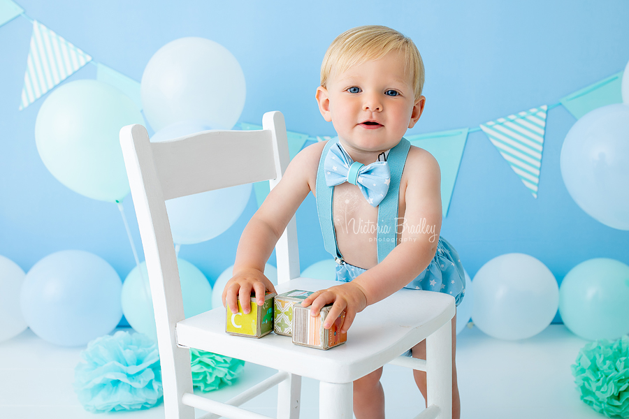 baby boy in blues cake smash