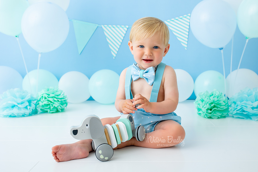 1 year old baby sat on cake smash set