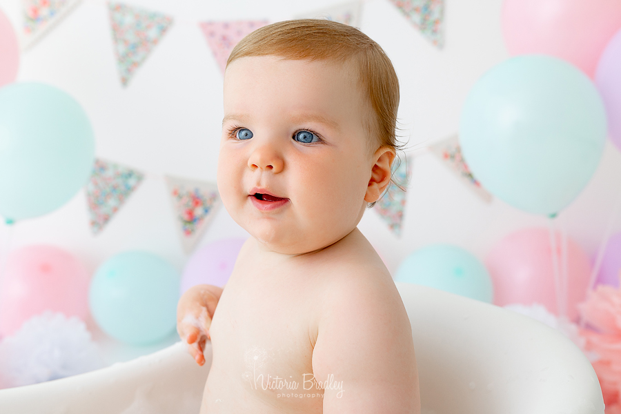 baby in bath tub