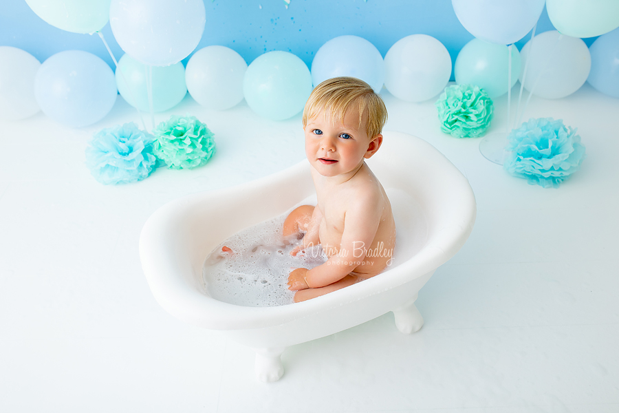 baby boy in bath tub cake smash