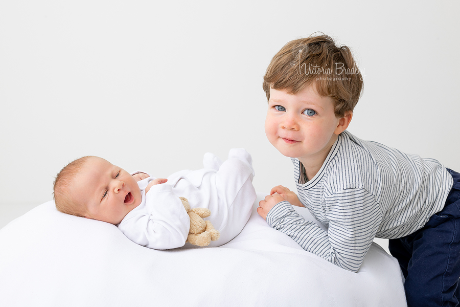 sibling and newborn photography