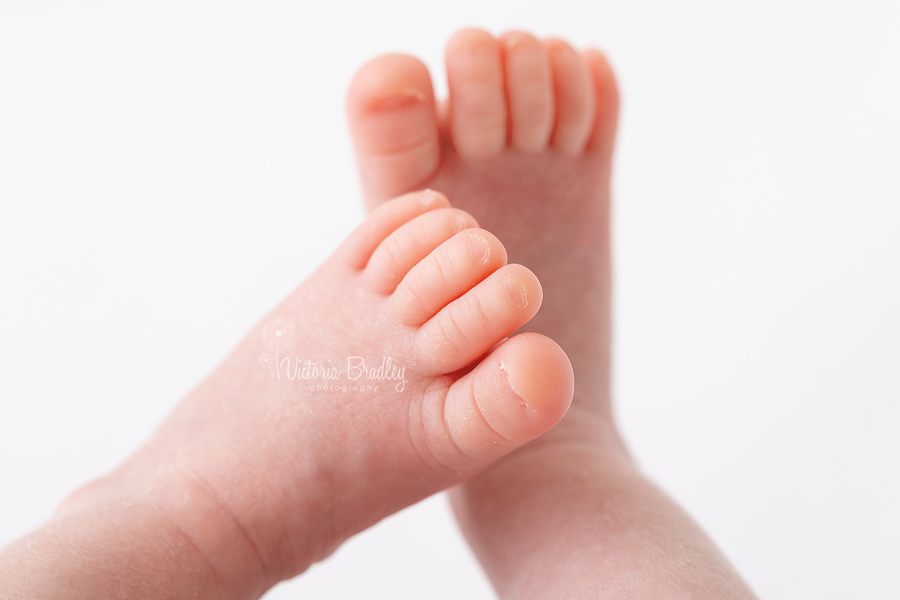 newborn baby toes close up