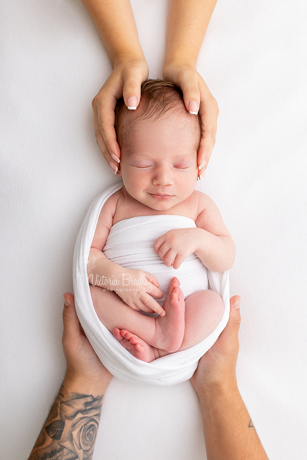 newborn in mummy & daddy's hands
