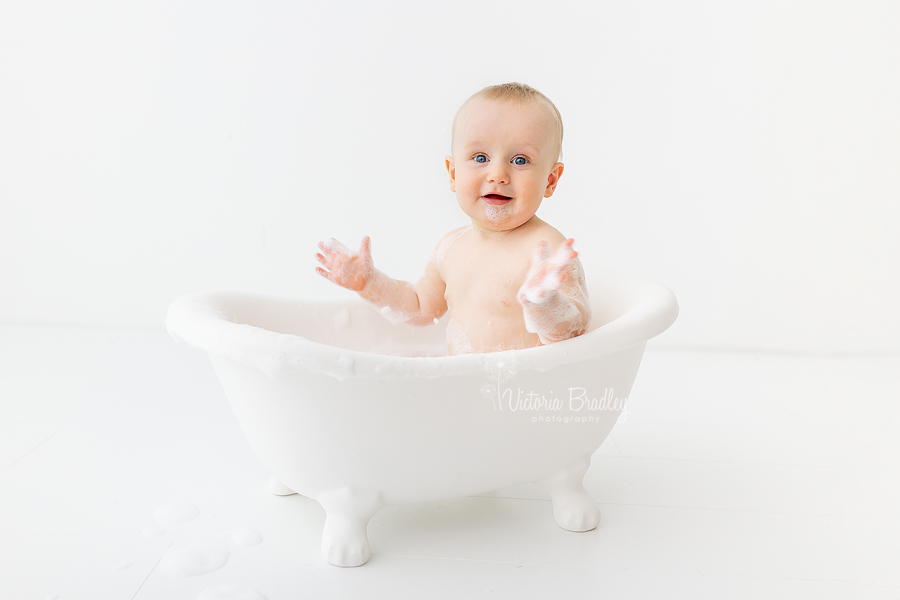 baby in bath tub