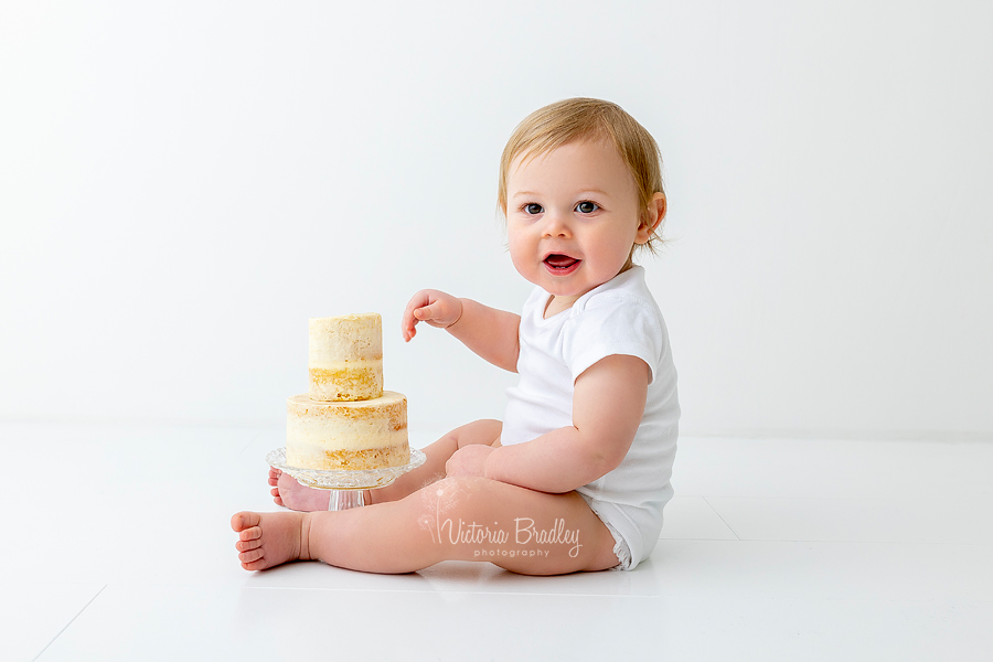 pure white cake smash mini session