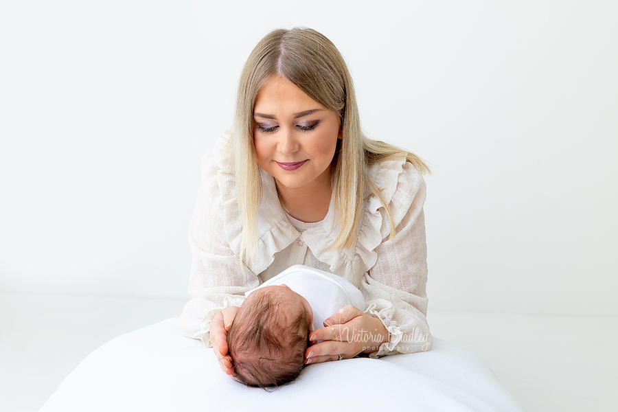 pure newborn mini session Mummy & newborn