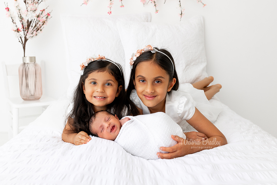 sibling and newborn photography