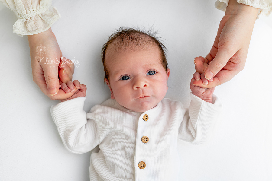 Pure newborn mini session, holding Mummy's hands