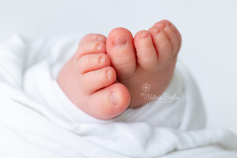 newborn baby toes