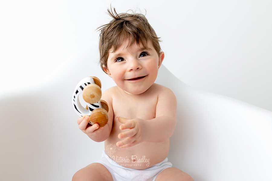 smiley baby with car