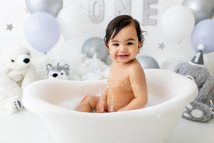 bubble bath cake smash 