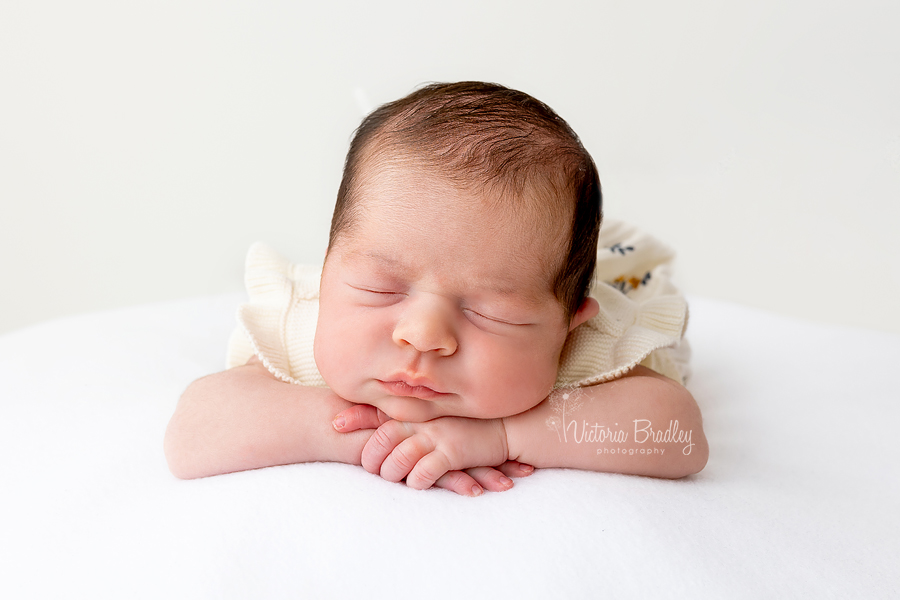 H's Newborn Session chin on hands