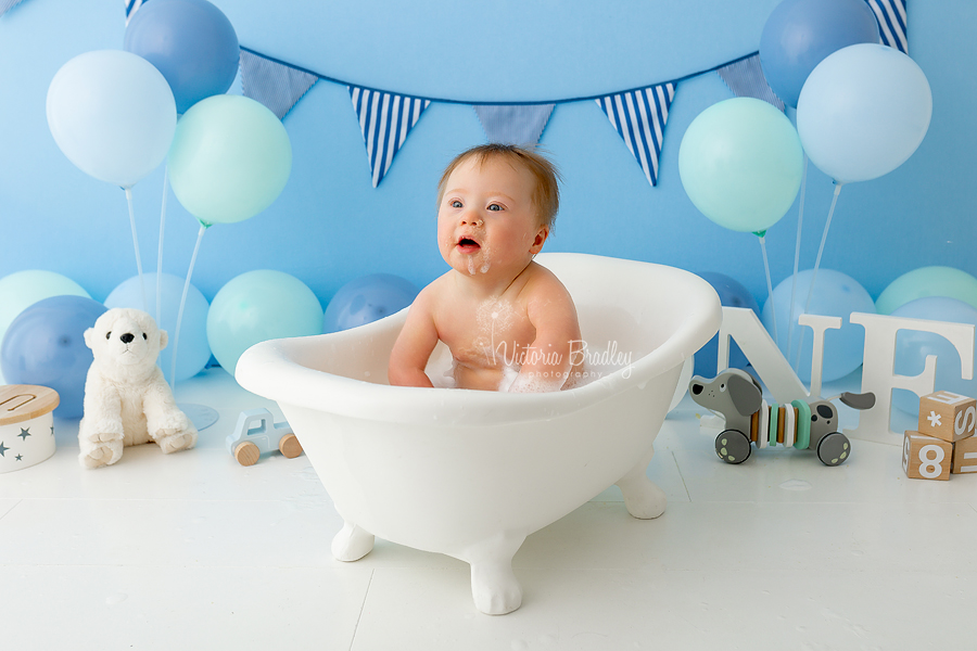 bubble bath cake smash